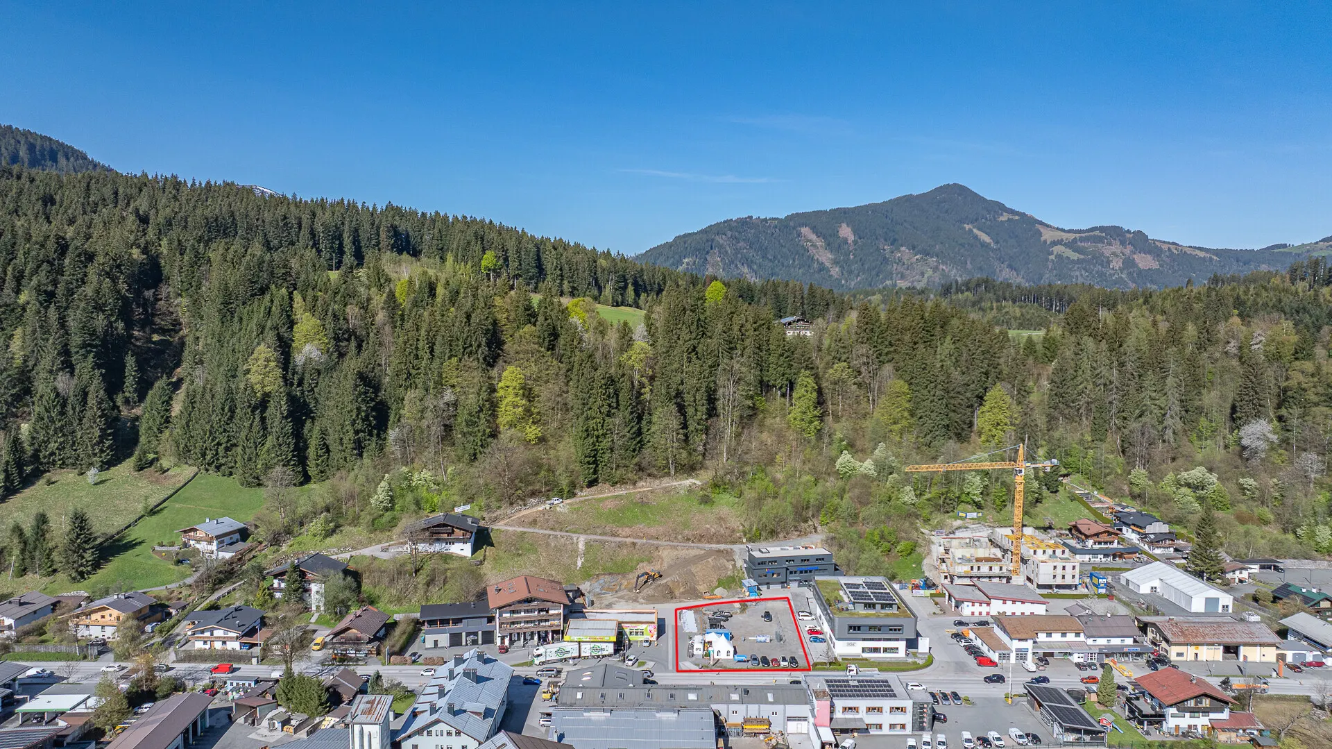 KITZIMMO-Gewerbegrundstück in Toplage direkt an der Ortsdurchfahrtsstraße - Kitzbühel.