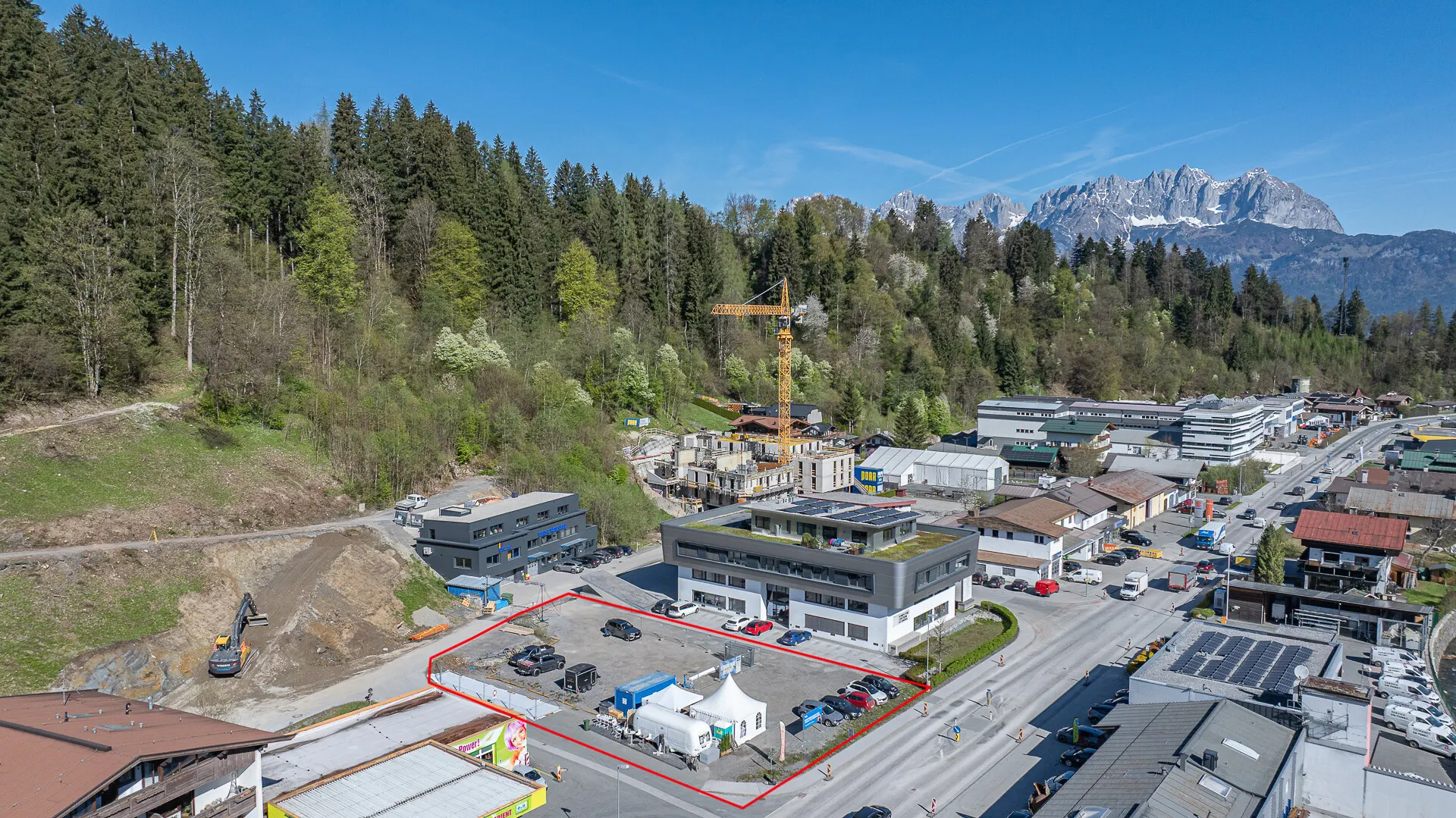 KITZIMMO-Gewerbegrundstück in Toplage direkt an der Ortsdurchfahrtsstraße - Kitzbühel.