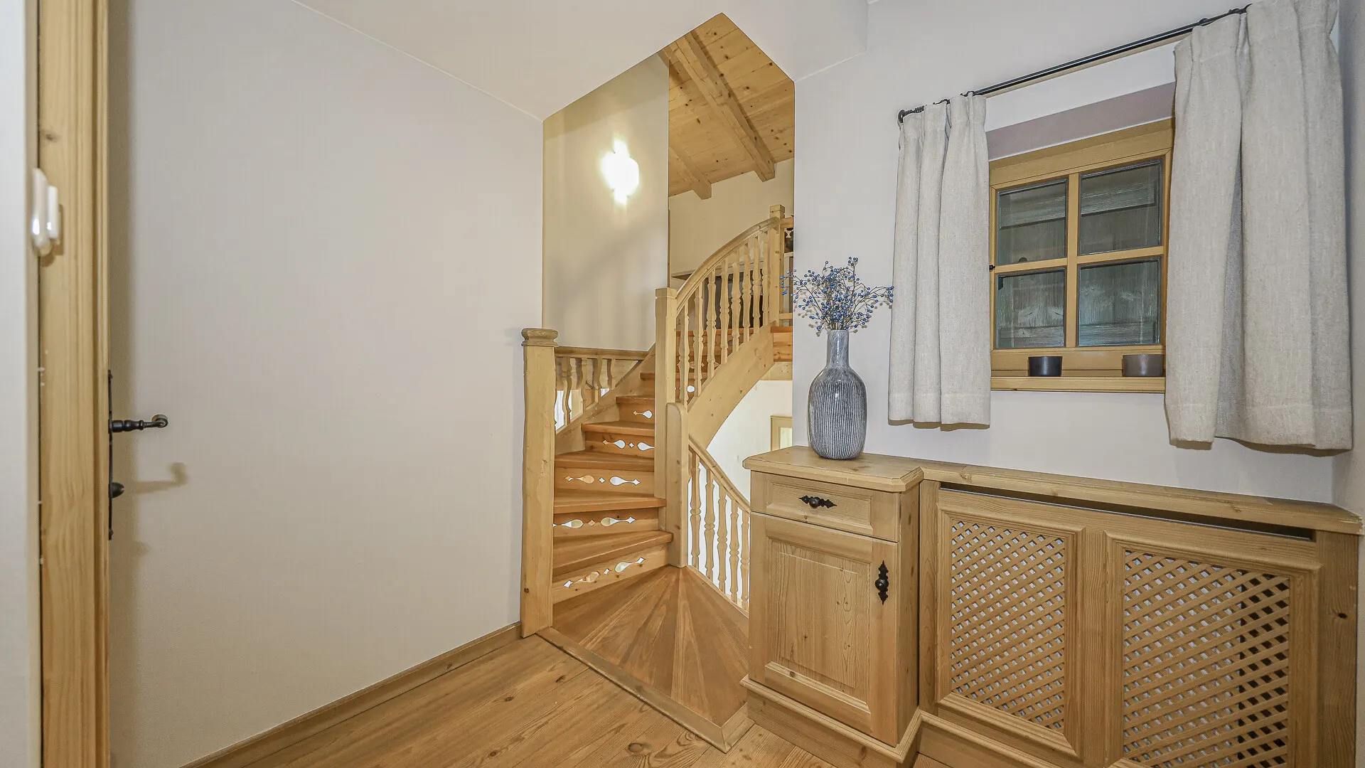 KITZIMMO-Exklusives Landhaus mit Pool in bester Lage - Immobilien Kitzbühel.-20