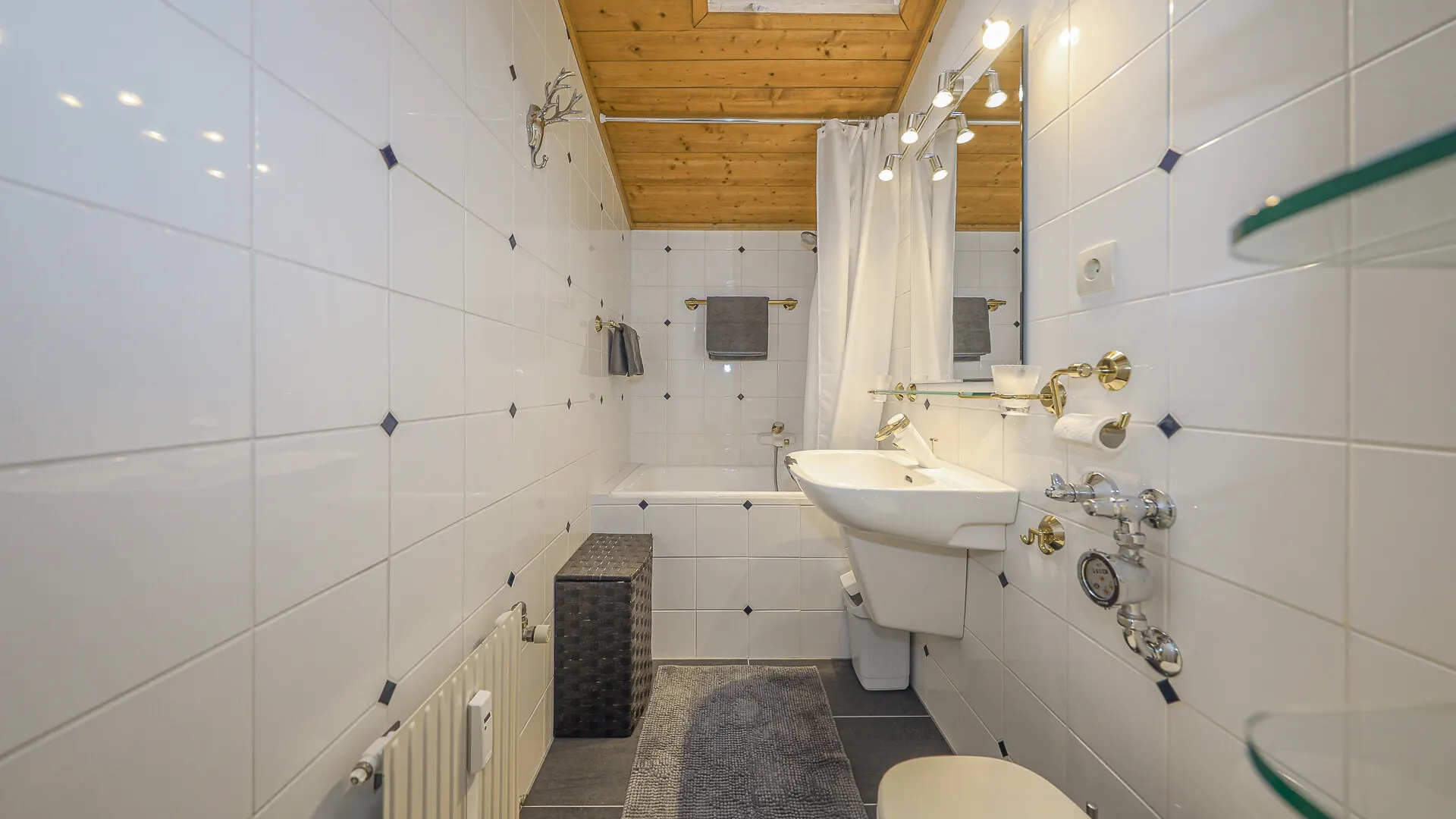 KITZIMMO-Dachgeschosswohnung an der Skipiste mit Kaiserblick kaufen - Immobilien Kitzbühel.-10