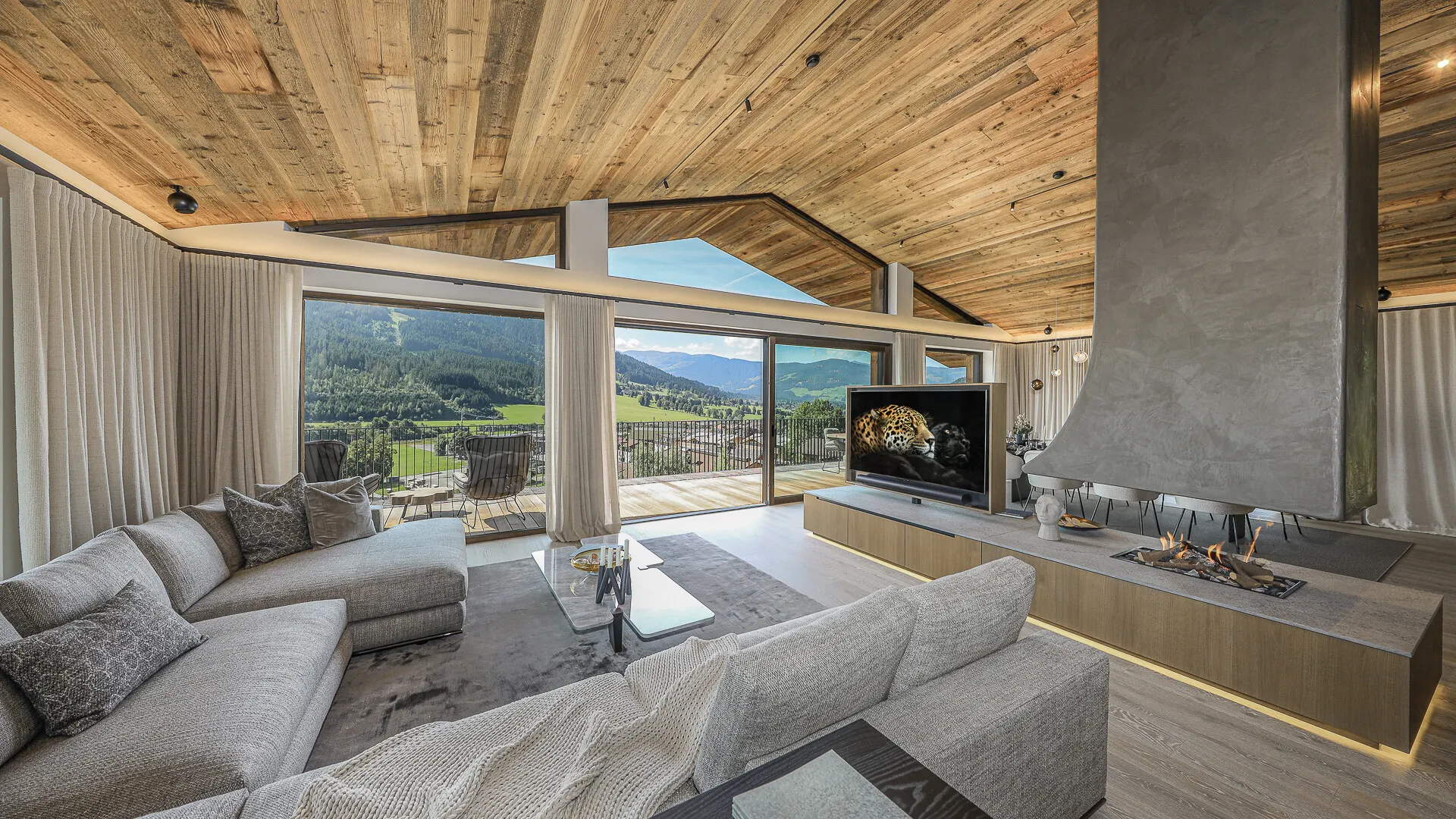 KITZIMMO-Luxusvilla mit Pool in Toplage kaufen - Immobilien Brixen im Thale.