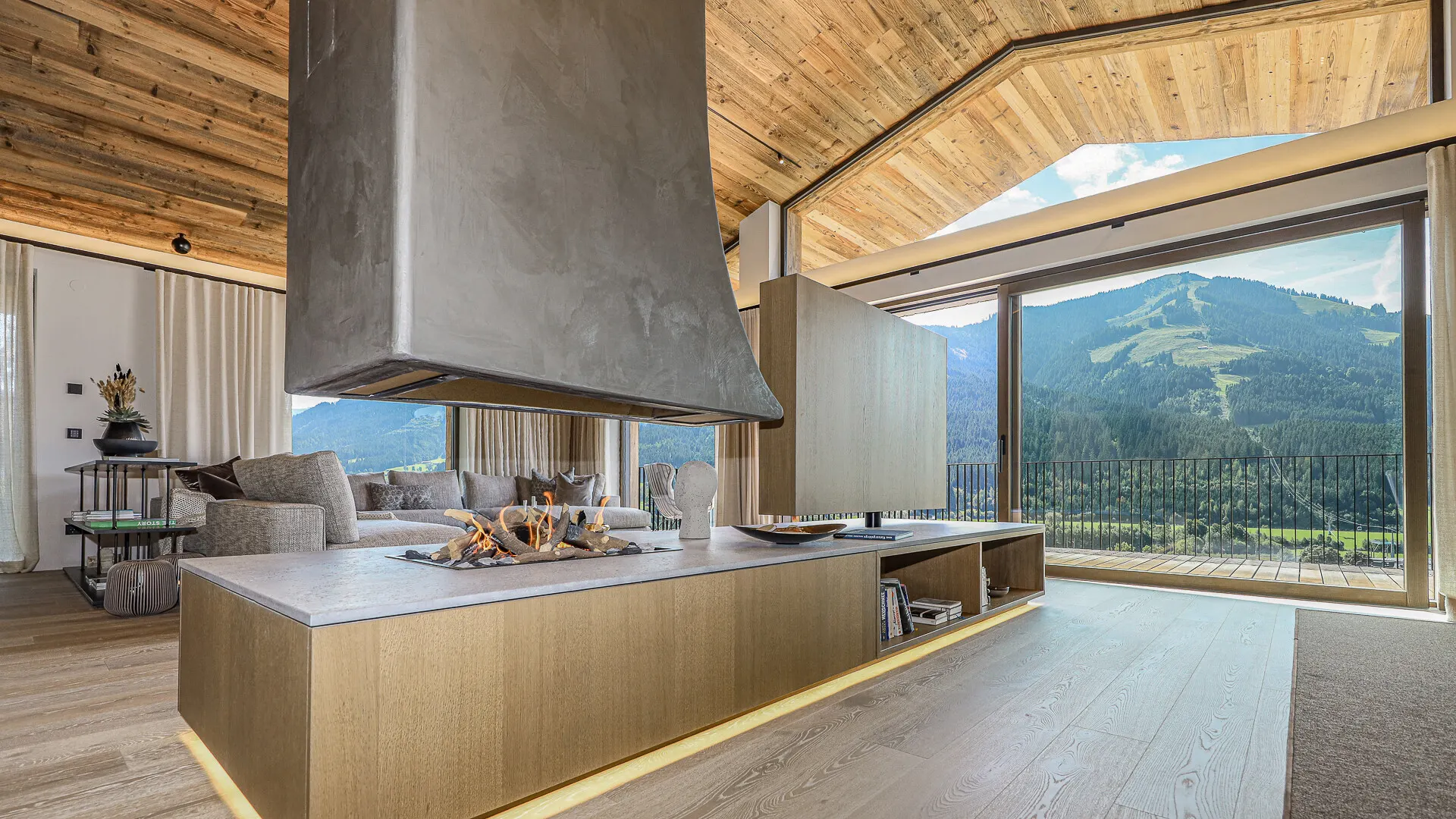 KITZIMMO-Luxusvilla mit Pool in Toplage kaufen - Immobilien Brixen im Thale.