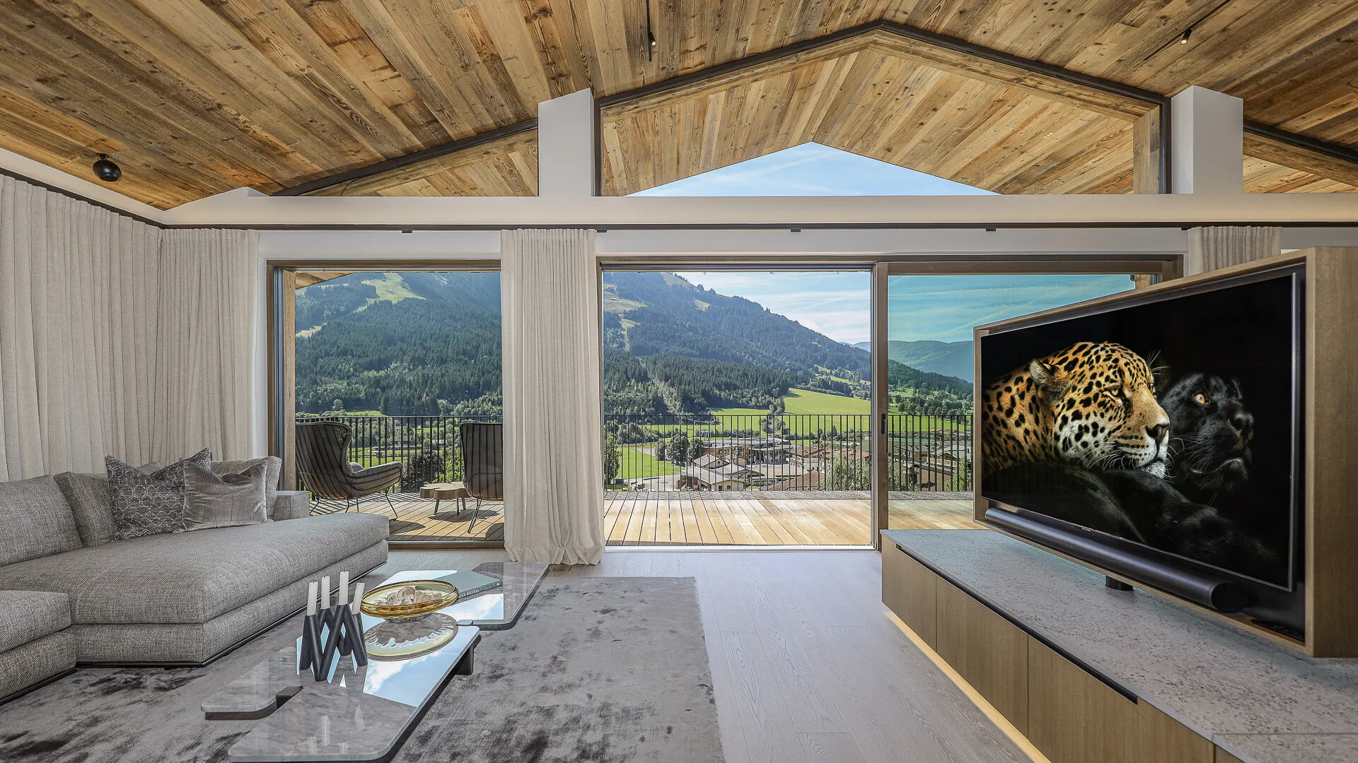 KITZIMMO-Luxusvilla mit Pool in Toplage kaufen - Immobilien Brixen im Thale.