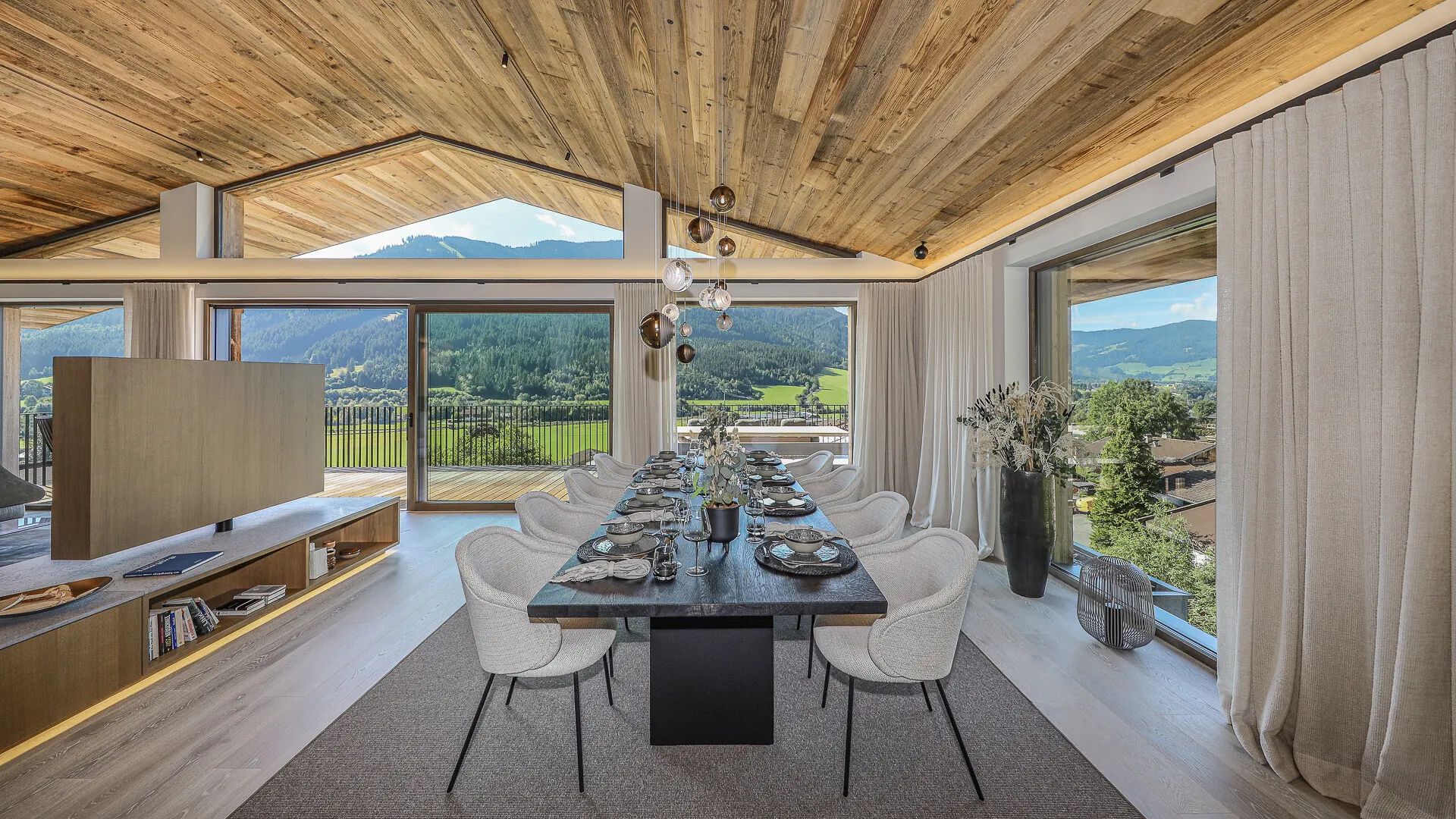 KITZIMMO-Luxusvilla mit Pool in Toplage kaufen - Immobilien Brixen im Thale.