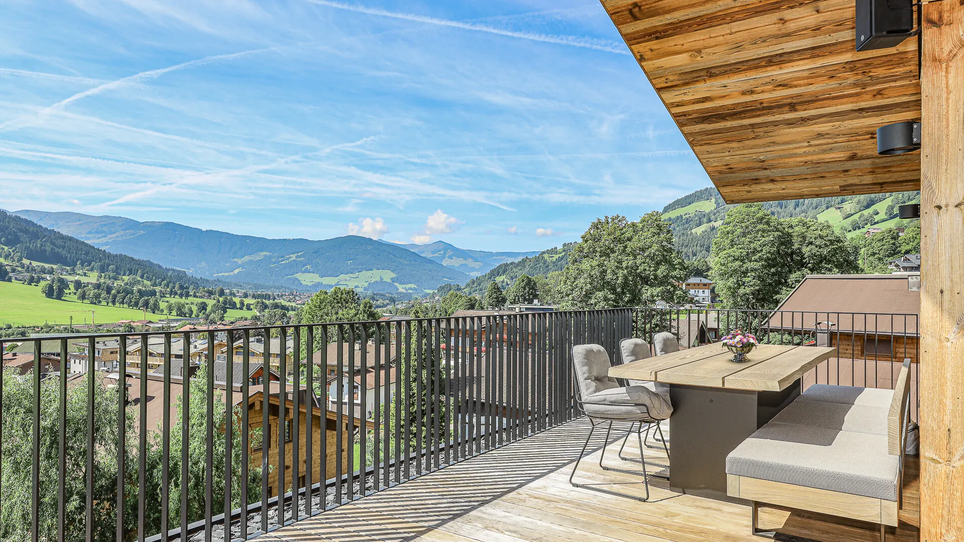 KITZIMMO-Luxusvilla mit Pool in Toplage kaufen - Immobilien Brixen im Thale.