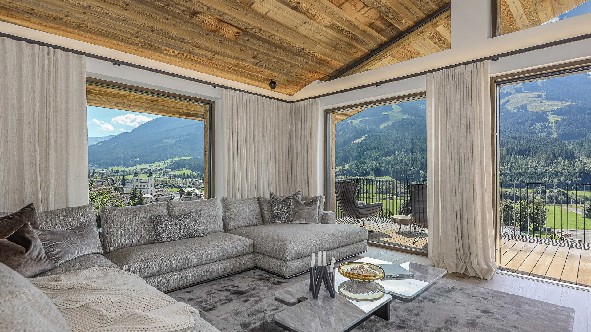 KITZIMMO-Luxusvilla mit Pool in Toplage kaufen - Immobilien Brixen im Thale.