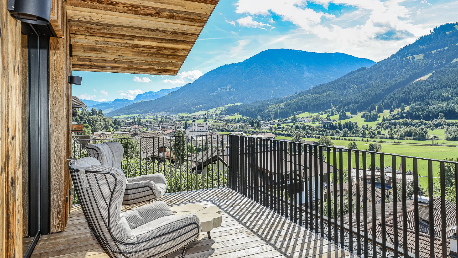 KITZIMMO-Luxusvilla mit Pool in Toplage kaufen - Immobilien Brixen im Thale.