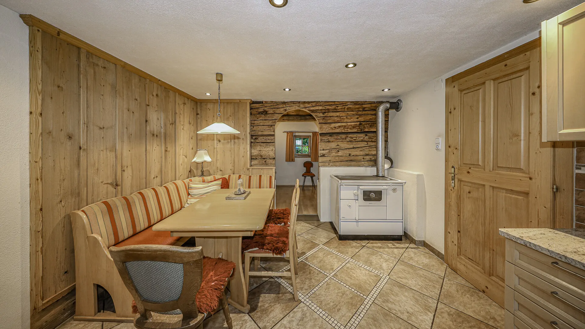 KITZIMMO-Historischen Anwesen mit 3.800 m² Grund in Ruhelage - Immobilien Jochberg.-2-11-11