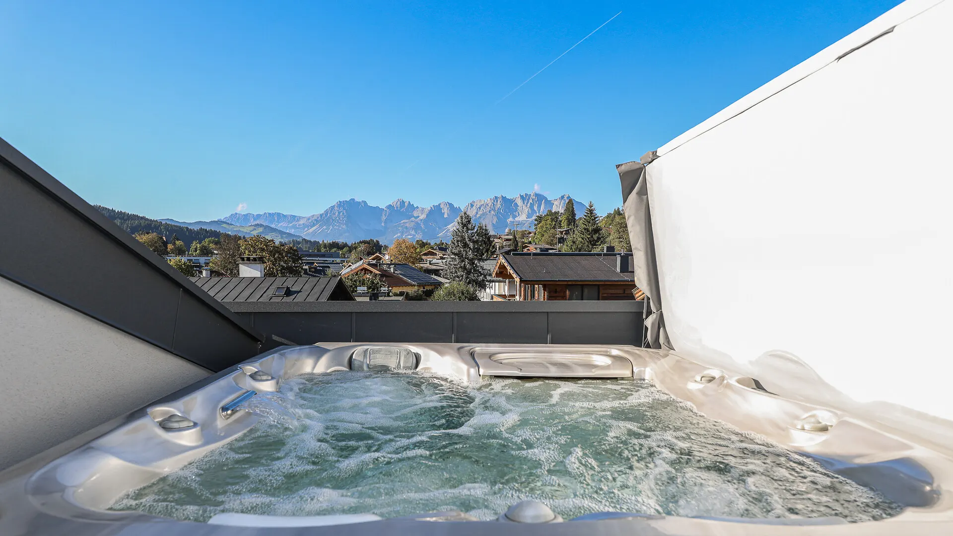 KITZIMMO-Prime Living – Exklusive Villa mit Pool & Panoramablick in Toplage - Immobilien Kitzbühel.