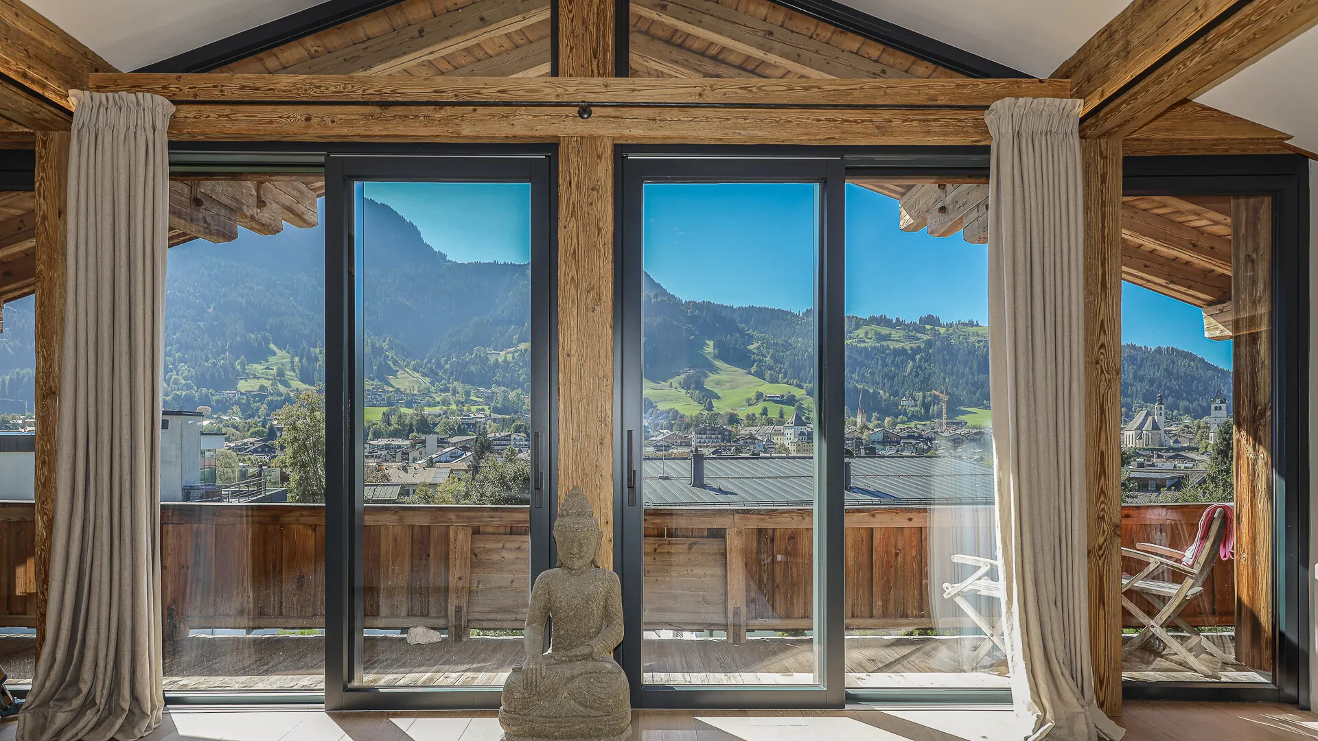 KITZIMMO-Prime Living – Exklusive Villa mit Pool & Panoramablick in Toplage - Immobilien Kitzbühel.