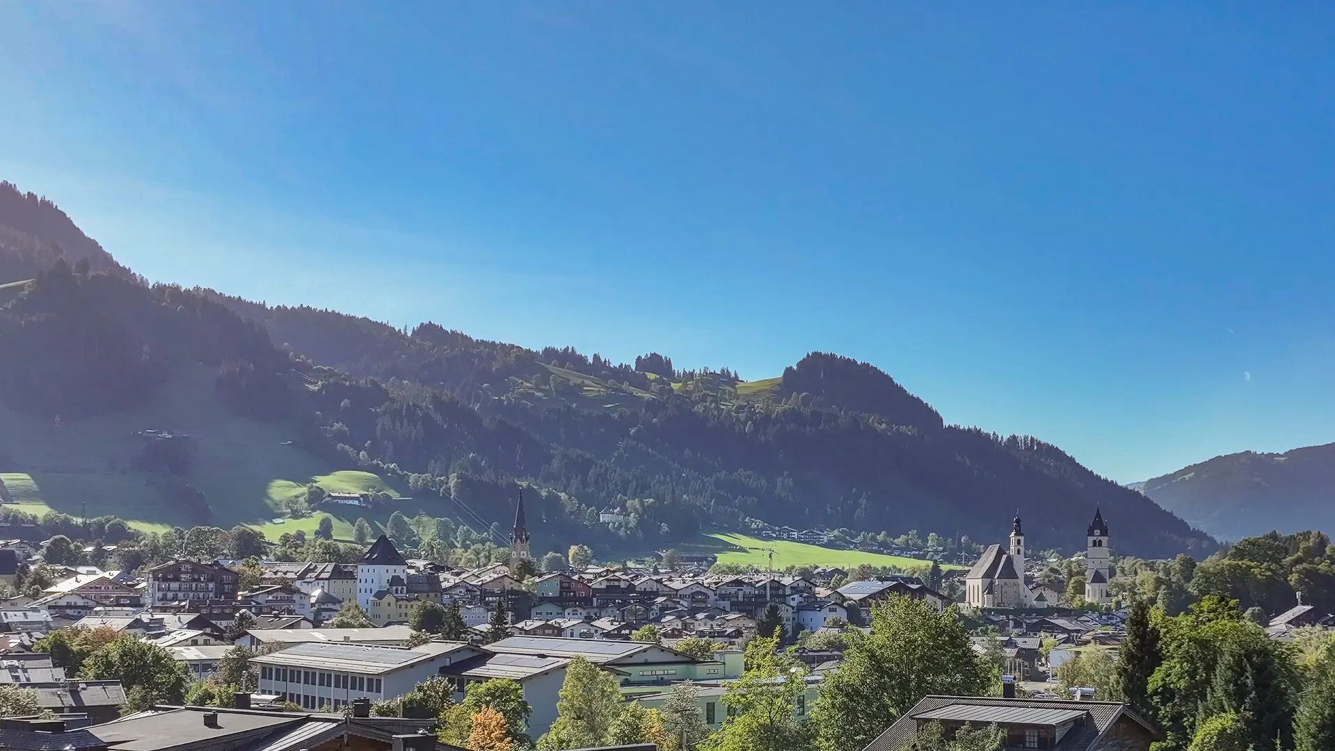 KITZIMMO-Prime Living – Exklusive Villa mit Pool & Panoramablick in Toplage - Immobilien Kitzbühel.