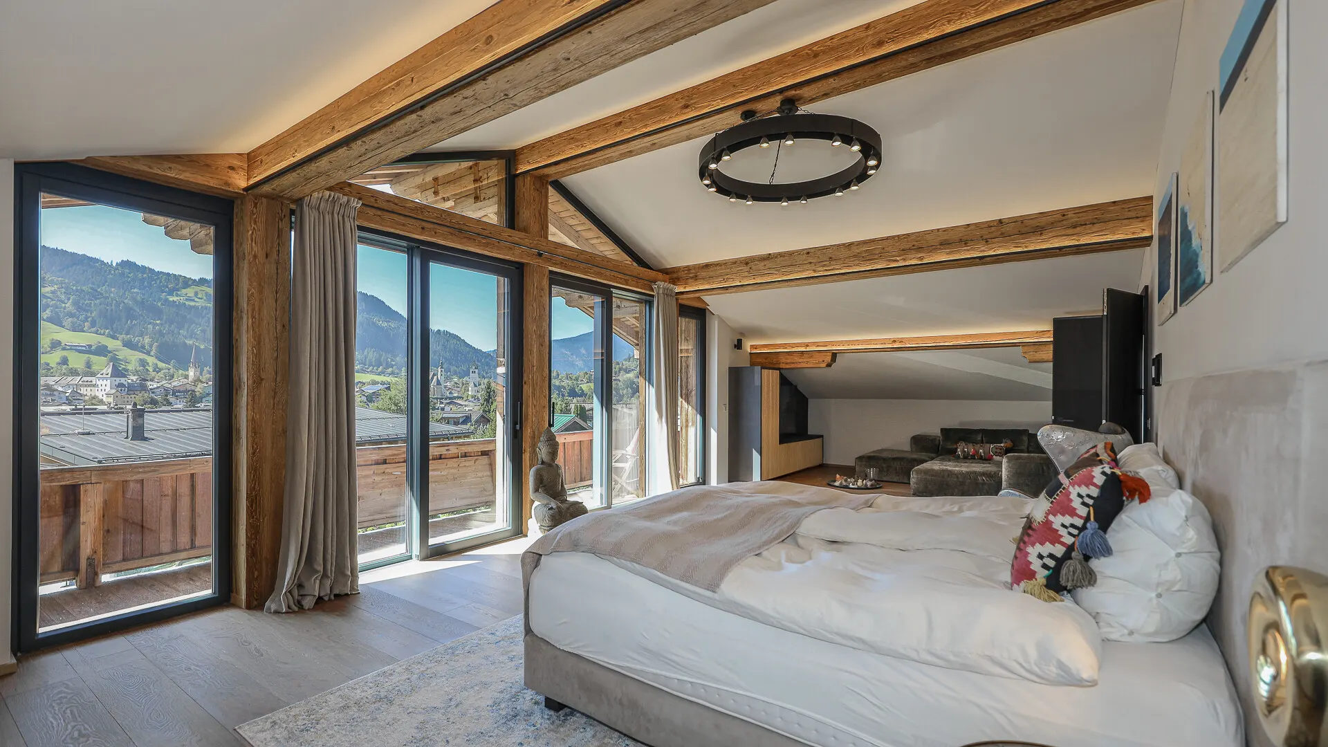 KITZIMMO-Prime Living – Exklusive Villa mit Pool & Panoramablick in Toplage - Immobilien Kitzbühel.