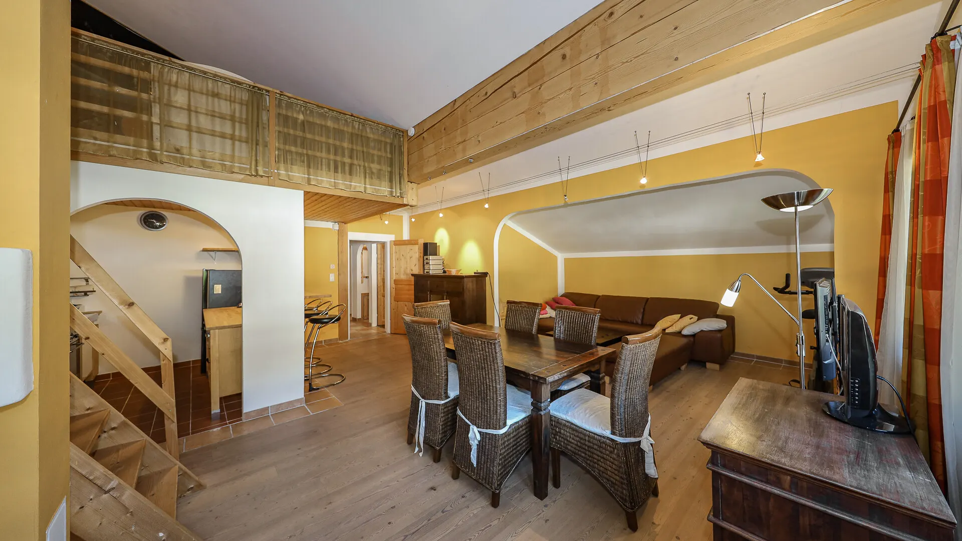 KITZIMMO-Dachgeschosswohnung mit schönem Ausblick kaufen - Immobilien Jochberg.