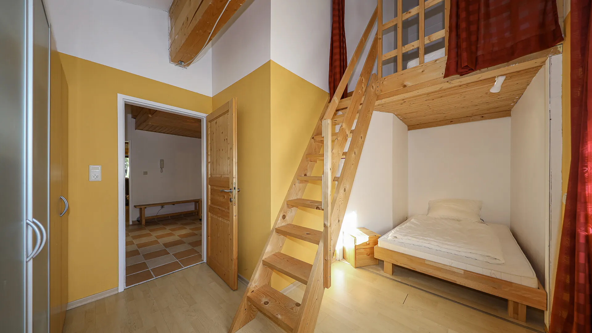KITZIMMO-Dachgeschosswohnung mit schönem Ausblick kaufen - Immobilien Jochberg.