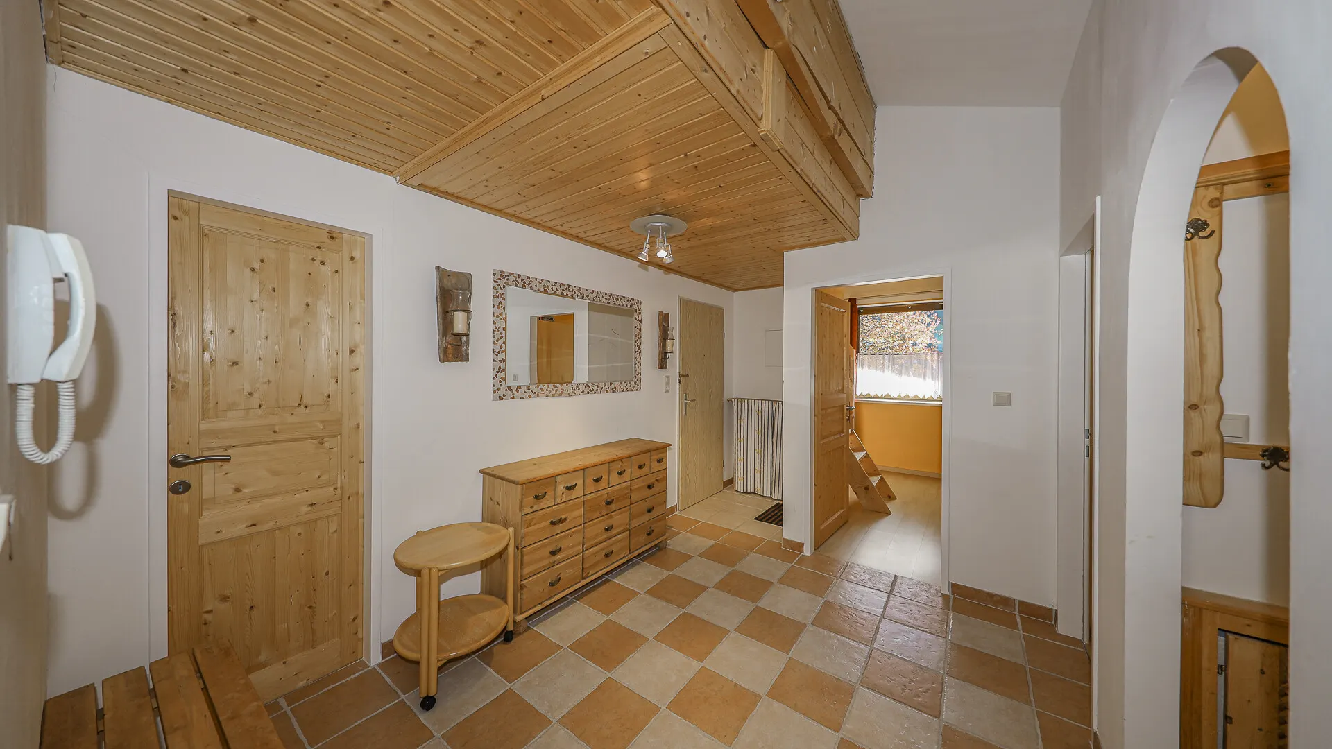 KITZIMMO-Dachgeschosswohnung mit schönem Ausblick kaufen - Immobilien Jochberg.