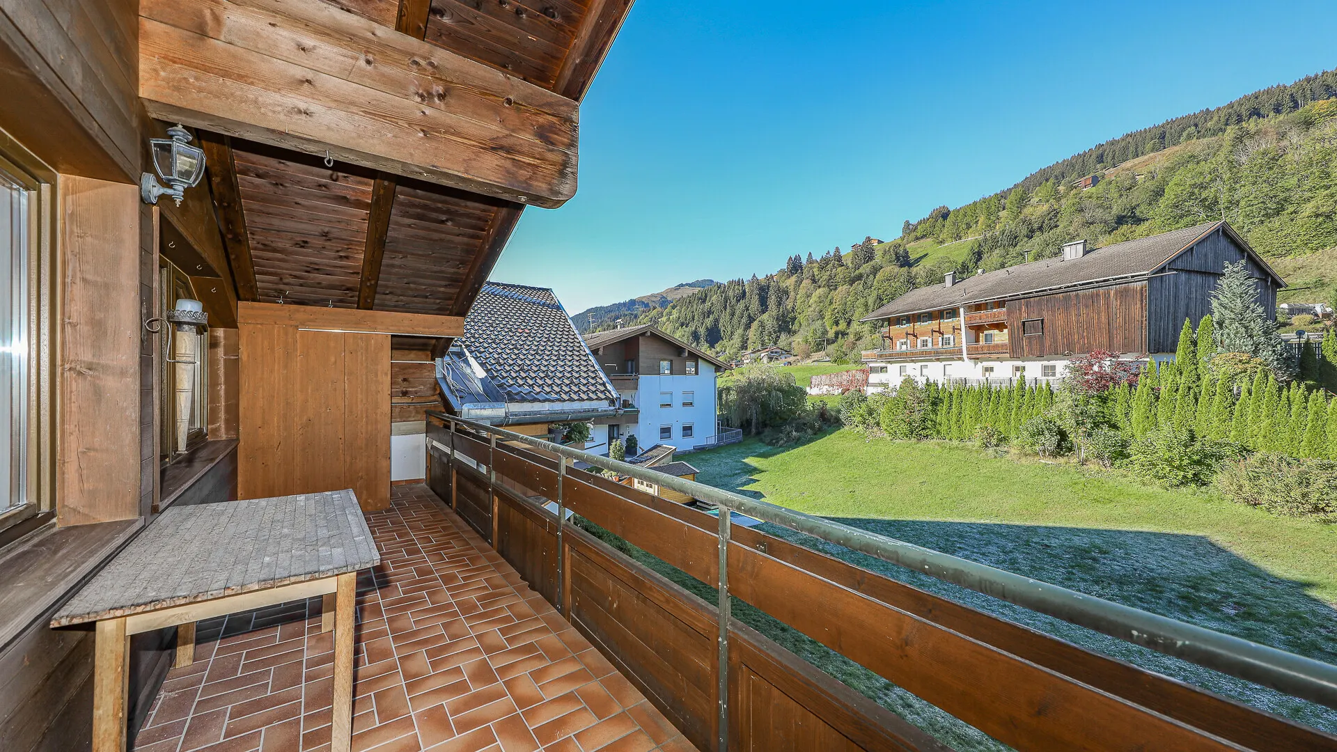 KITZIMMO-Dachgeschosswohnung mit schönem Ausblick kaufen - Immobilien Jochberg.