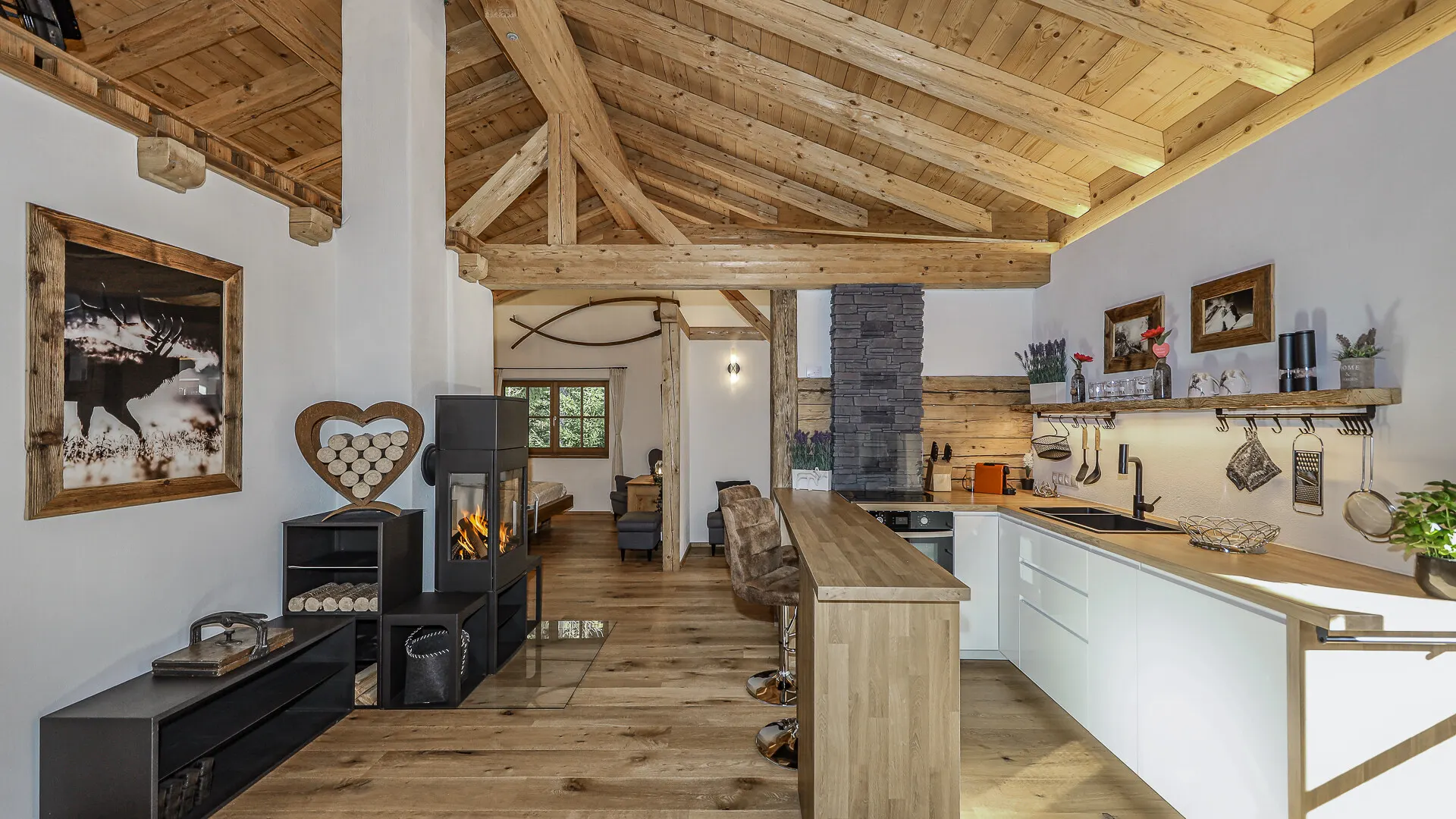 KITZIMMO-Exklusive Dachgeschosswohnung in idyllischer Lage - Immobilien Oberndorf.