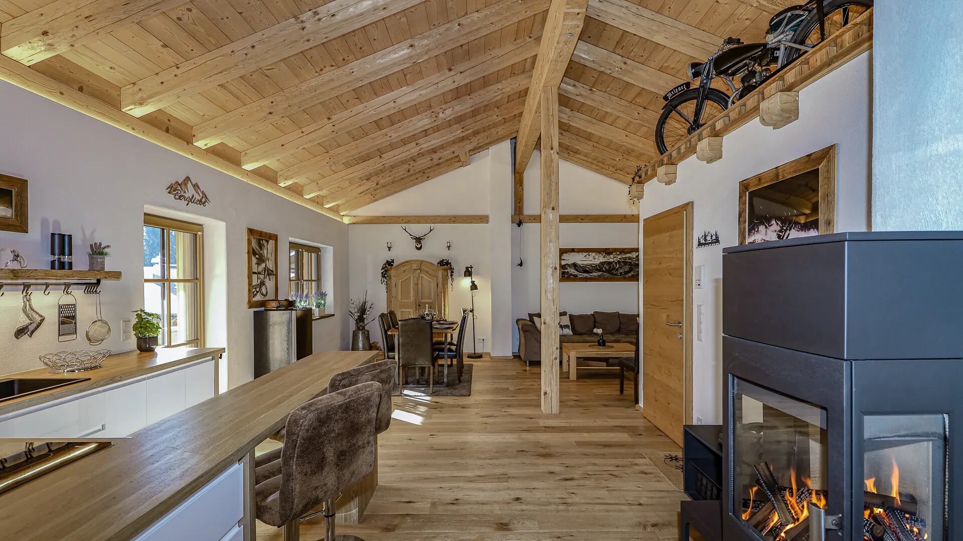 KITZIMMO-Exklusive Dachgeschosswohnung in idyllischer Lage - Immobilien Oberndorf.