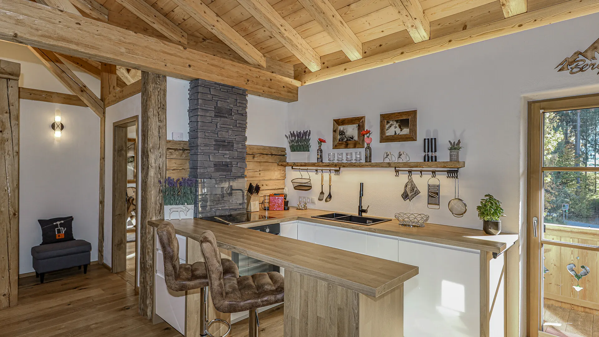 KITZIMMO-Exklusive Dachgeschosswohnung in idyllischer Lage - Immobilien Oberndorf.